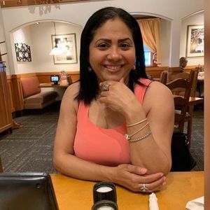 Meet your Posher, Damaris